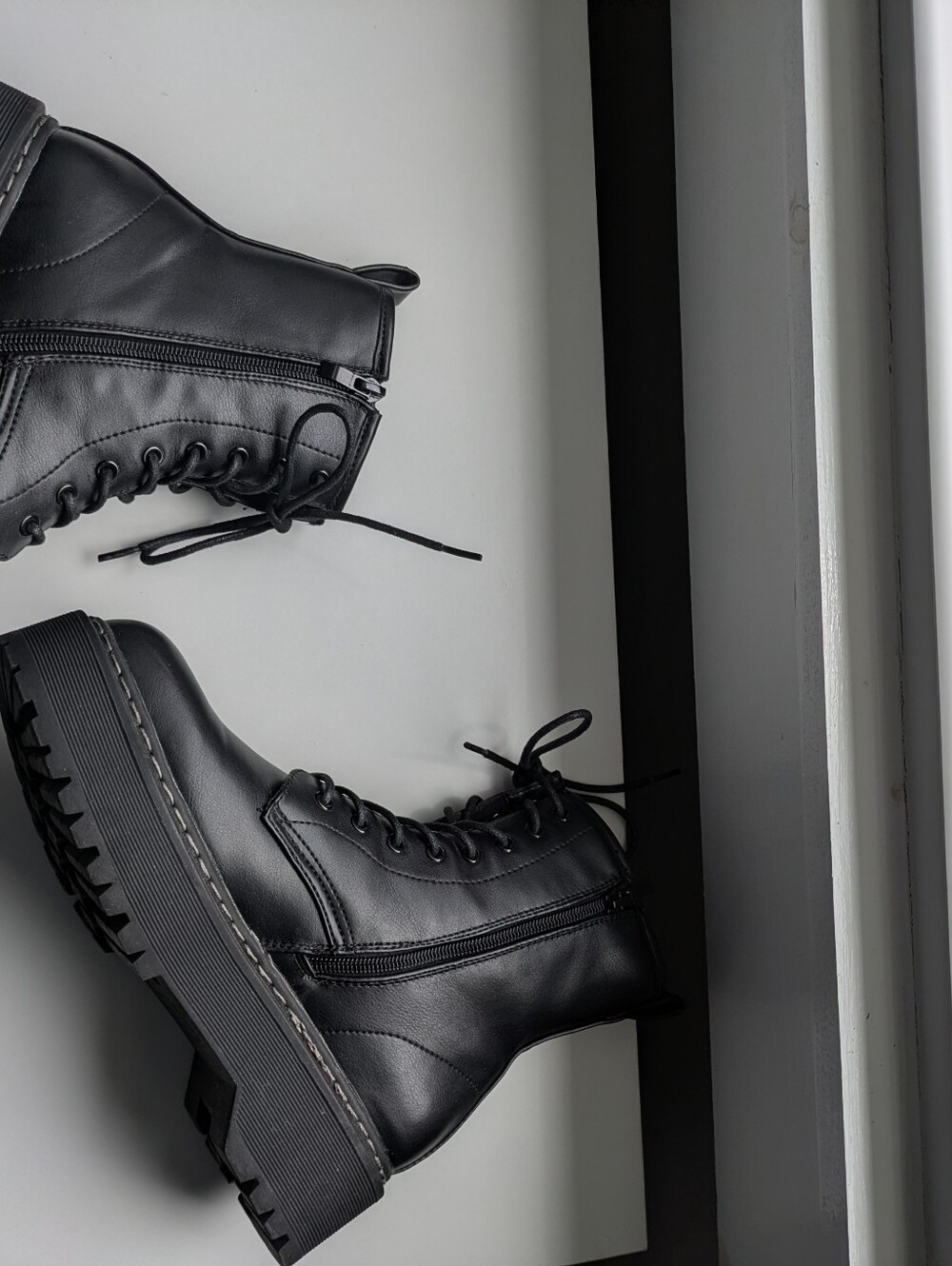 Steve Madden Bettyy Black Platform Combat Boots 8 Vegan Leather - Picture 9 of 12